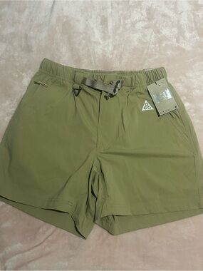 ALO Yoga Men's Olive Athletic Performance Shorts